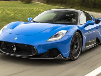 2025 استون مارتن لاجوندا