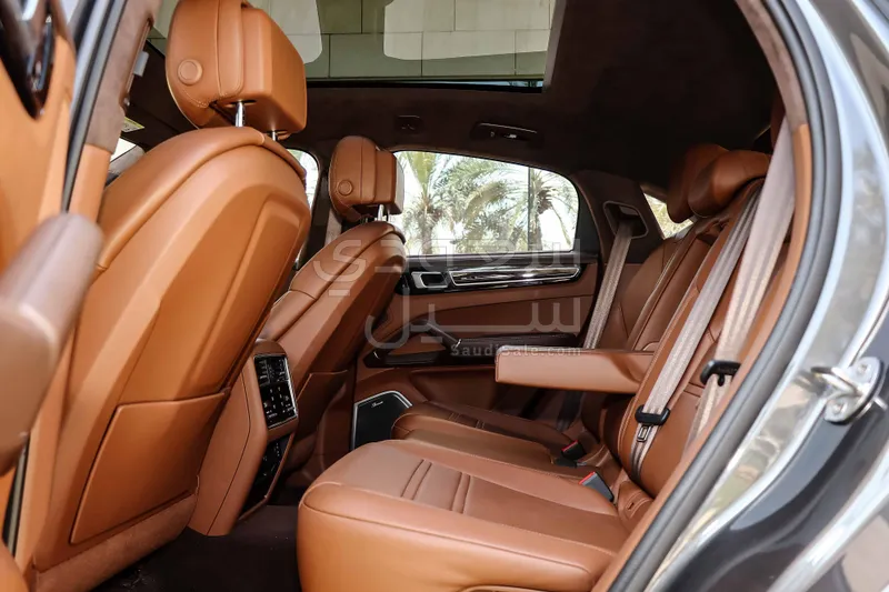 2024 استون مارتن دي بي  اس سوبر ليجيرا