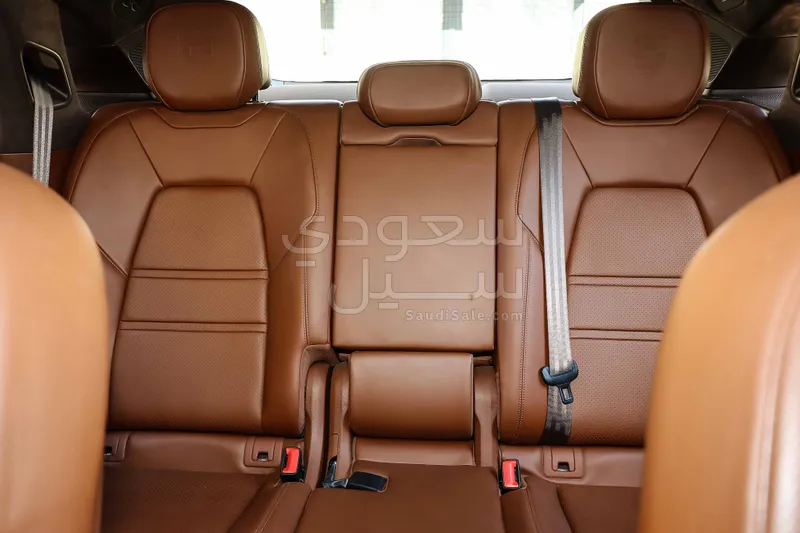 2024 استون مارتن دي بي  اس سوبر ليجيرا